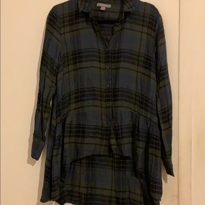 Peace & Pearls plaid button down, size small